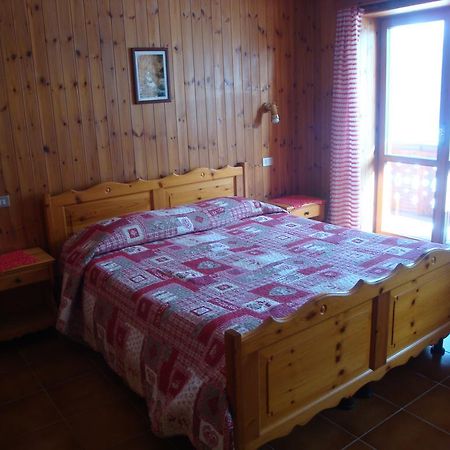 Hotel Alpe Fleurie Champoluc Bagian luar foto