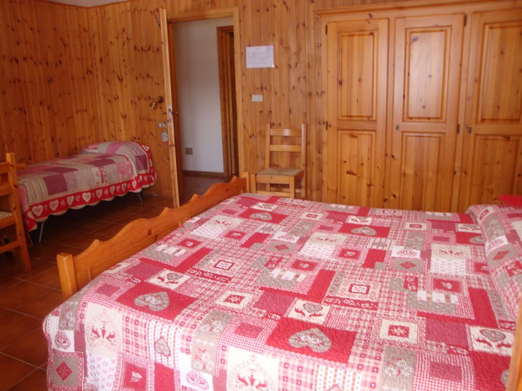 Hotel Alpe Fleurie Champoluc Bagian luar foto