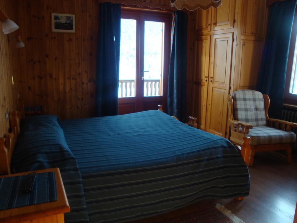 Hotel Alpe Fleurie Champoluc Bagian luar foto
