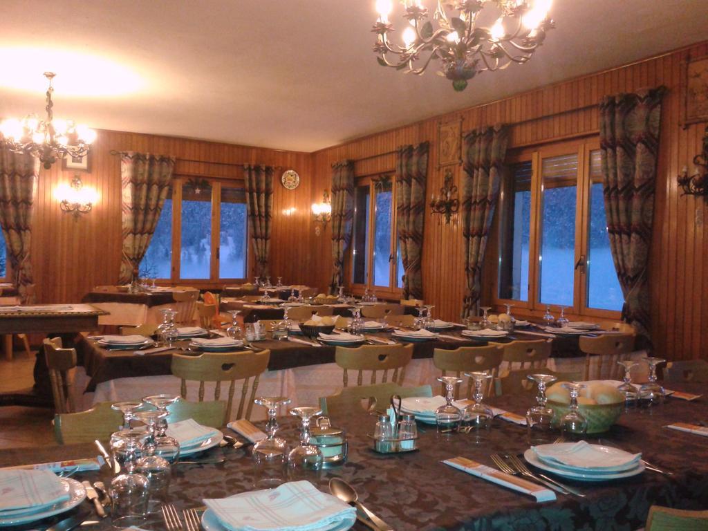 Hotel Alpe Fleurie Champoluc Bagian luar foto